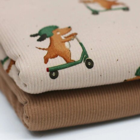 Rib-Knit-Jersey-Fabric-Dogs-On-Stunt-Scooter-met cacao uni ribsoft-kickenstoffen-beebs