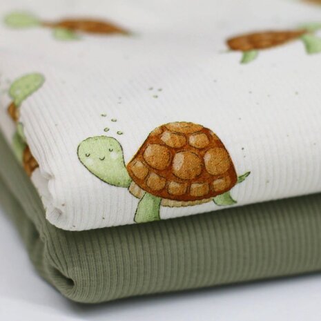 Rib-Knit-Jersey-Fabric-Turtle-met effen groen - beebsstofjes