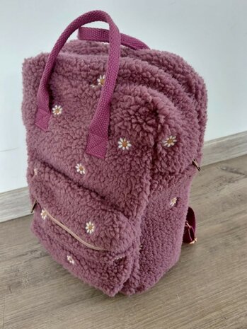 teddy rugzak met geborduurde bloem gemaakt door stoffig babykleding - stof kickenstoffen - patroon Bobrugzak van atelier Parati