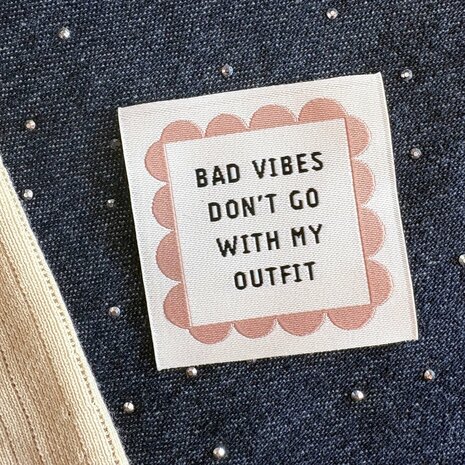 Label Bad vibes don&acute;t go with my outfit