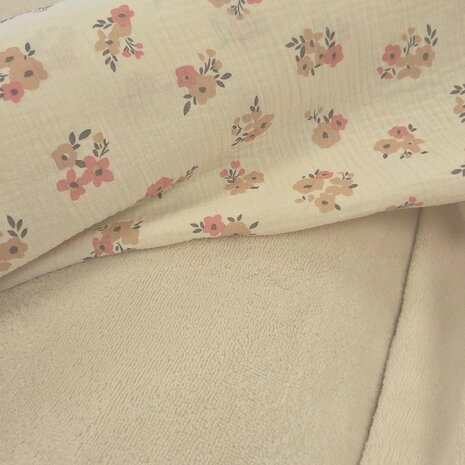 natural beige bamboe katoen fleece met hydrofiel swessie bloemen