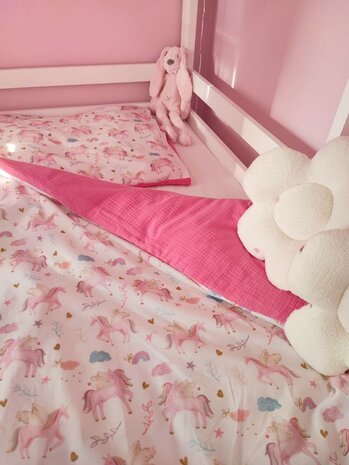 voorbeeld kinderkamer made by mbym.sewing - stoffen poppy van KicKenStoffen