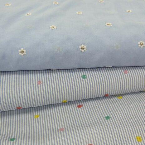 licht blauwe katoenen stoffen poppy fabrics bij kickenstoffen