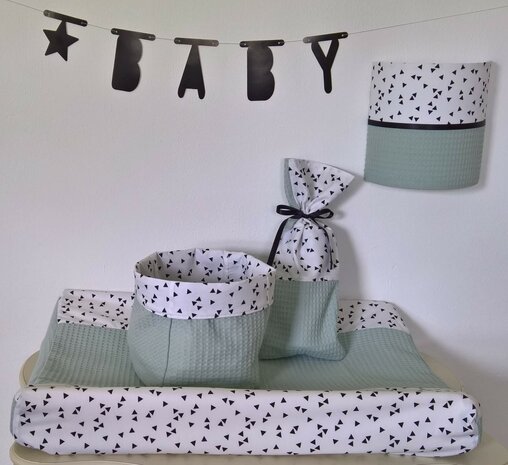babyuitzet wit zwart triangel met vintage groen wafel made by @ellebel