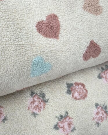 Qjutie jacquard teddy rozen en harten natural 