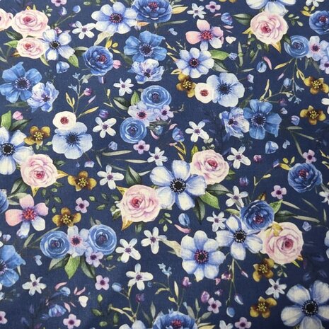 close up Katoen Swessie &ndash; Marvina Bloemen Donkerblauw