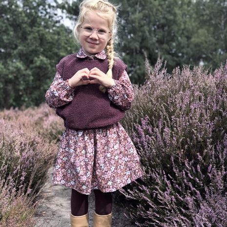bygaab. Zij ging aan de slag met het boek De complete kindergarderobe en combineerde het Charlie Top-patroon met de Billie Suze