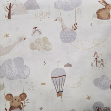 Katoen Swessie Dieren in de Wolken Beige Grijs  KicKenStoffen
