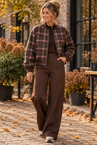 ai afbeelding impressie bay broek strecht gabardine - jasje clea  - kickenstoffen - prints kunnen afwijken