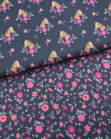 Katoenen Poplin Bloemen en Paardenhoofden Donkerblauw Roze  Qjutie Kids