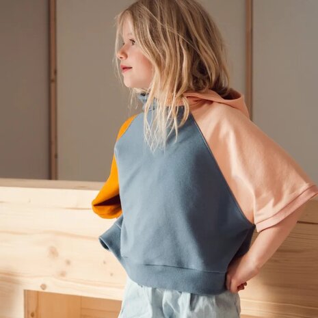 Norino-sweater-color-block-hood-1-van-11-scaled