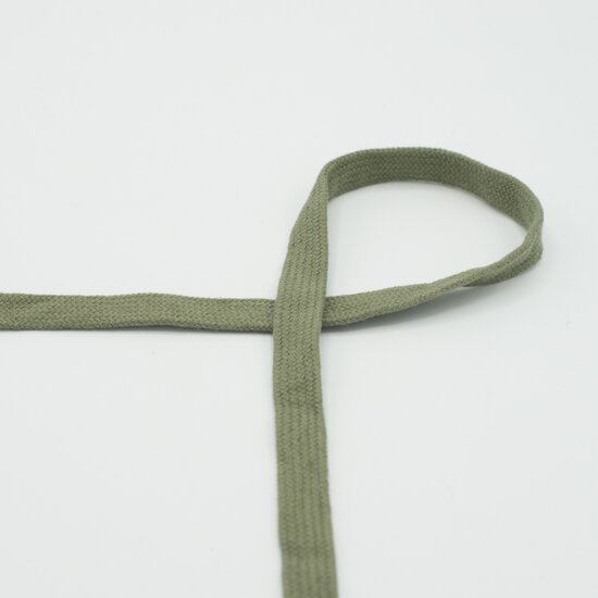 olijf groen army plat katoenen koord - fournituren @kickenstoffen.nl