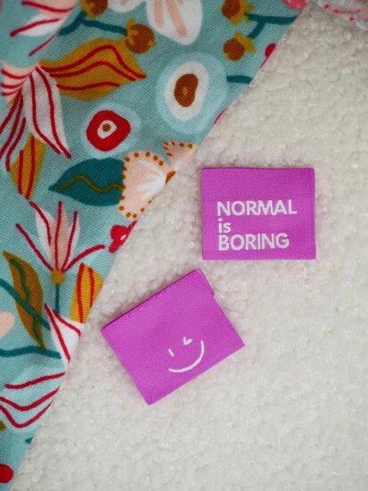 Label Normal is boring paars kickenstoffen