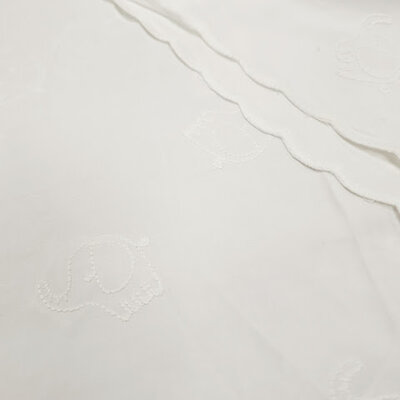 wit (off white) olifantjes met schulprand aan 2 zijden broderie katoen