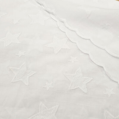 wit sterren met schulprand aan 2 zijden broderie katoen