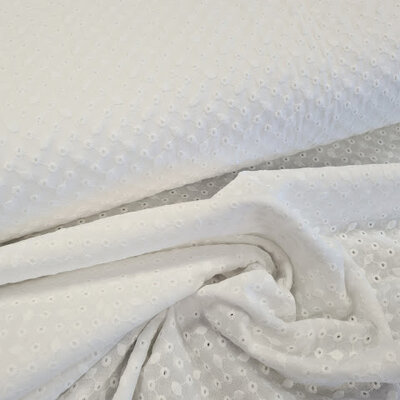 wit geborduurde katoen met gaatjes en rondjes broderie katoen