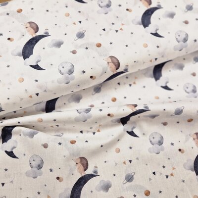 wit beige cacao taupe grijs blauw egel wolken maan en sterren Udi digitaal katoen (op=op)